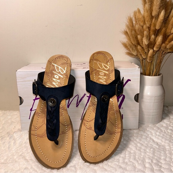 Blowfish Malibu Barro T-strap Women’s Sandal. Indigo Pisa Size 9. NWB - Picture 2 of 9